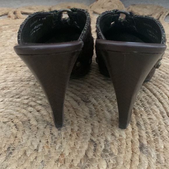 Clogs - Picture 3 of 6